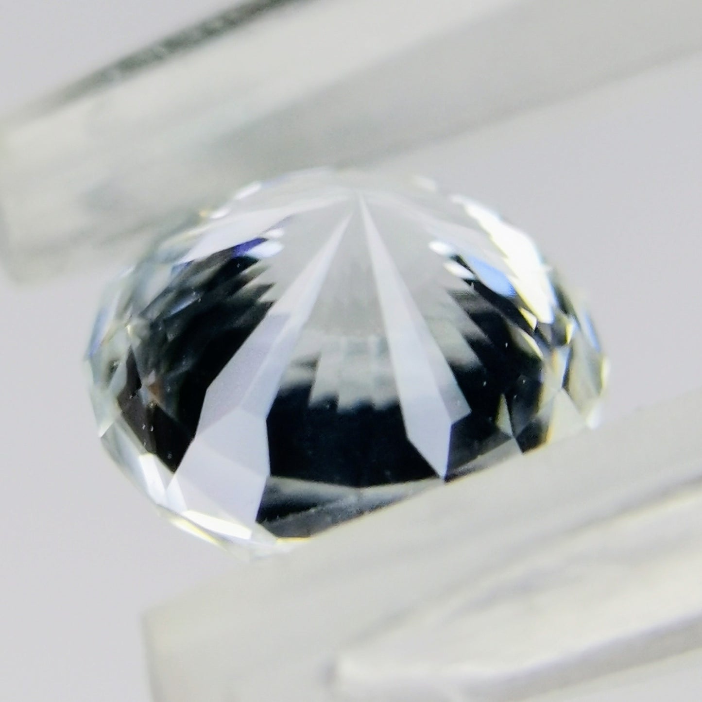 【お客さま専用】シルキーさが可愛い、横顔は透明度高い風信子石💎 / カラーレスジルコン 0.97ct