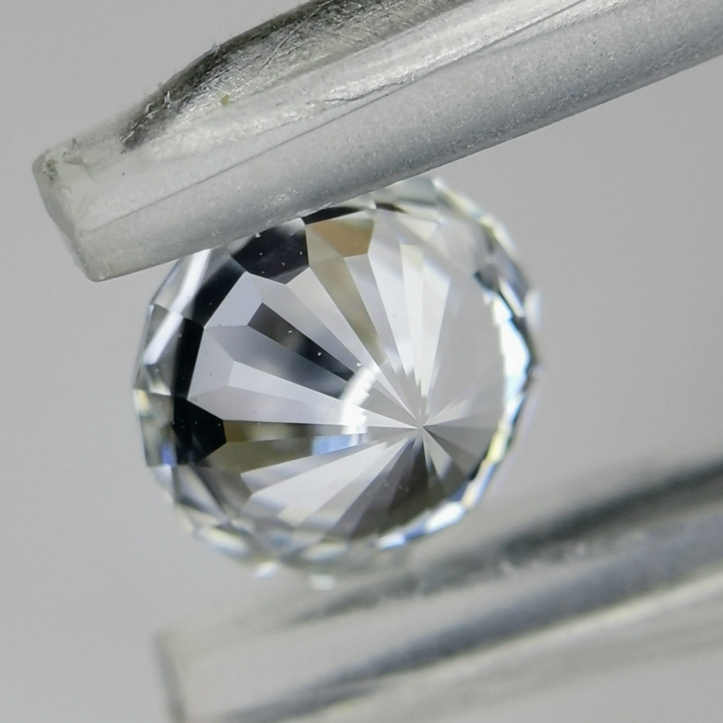 【お客さま専用】シルキーさが可愛い、横顔は透明度高い風信子石💎 / カラーレスジルコン 0.97ct