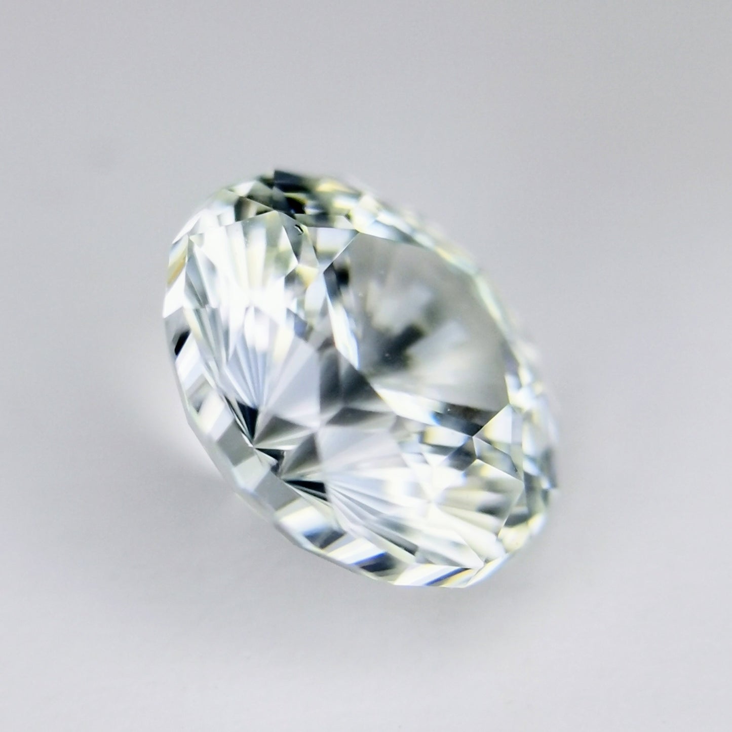 【お客さま専用】シルキーさが可愛い、横顔は透明度高い風信子石💎 / カラーレスジルコン 0.97ct
