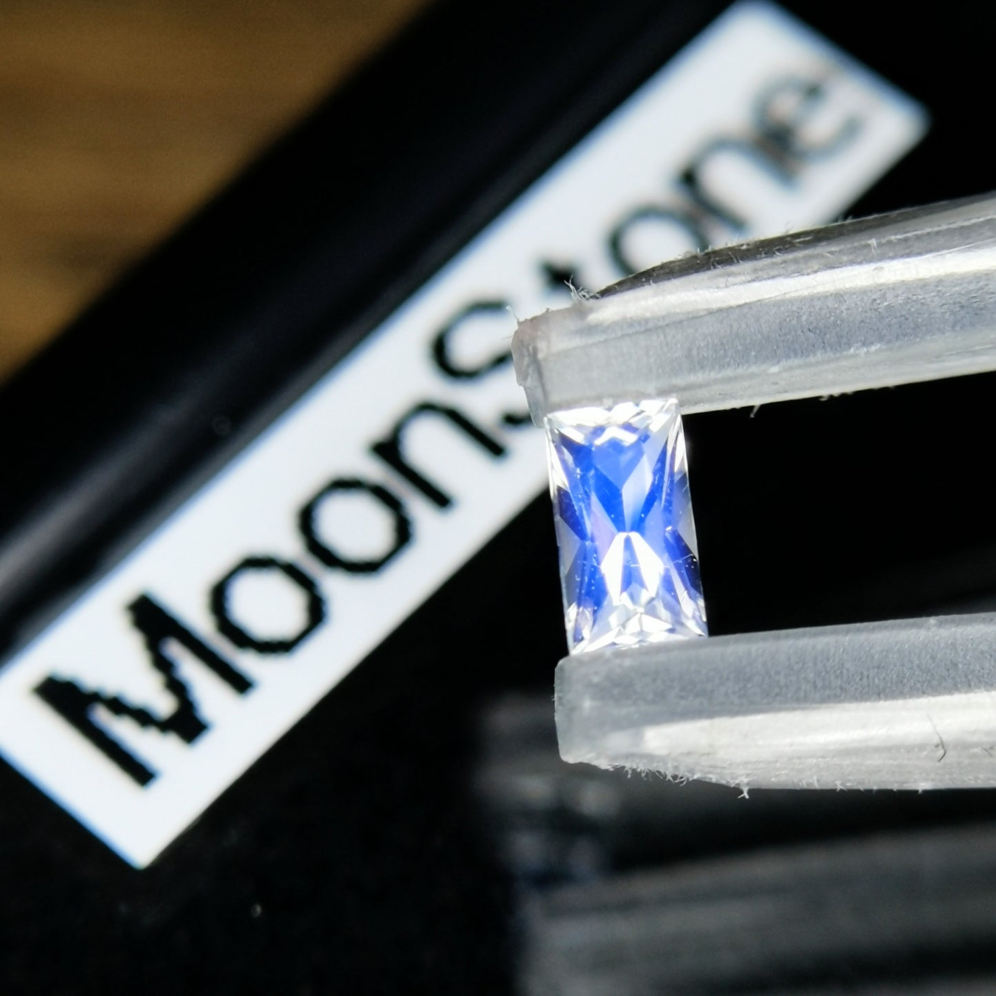 SOLD OUT 超小粒でも美しいさを体感できるGTJカット / ムーンストーン 0.076ct