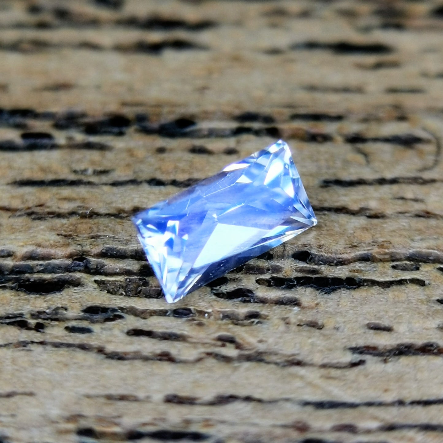 SOLD OUT 超小粒でも美しいさを体感できるGTJカット / ムーンストーン 0.076ct