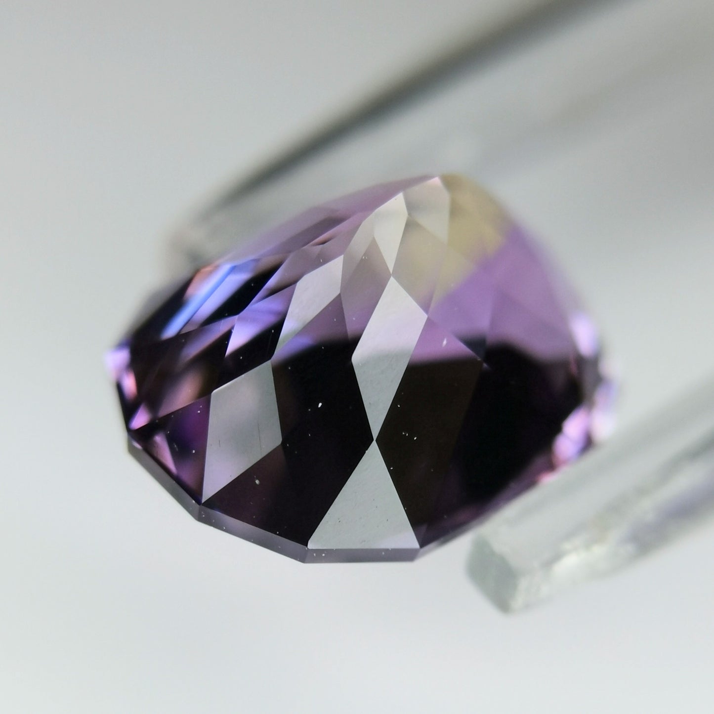 黄色の入り方が面白い、紫多めの一石 / アメトリン 2.99ct