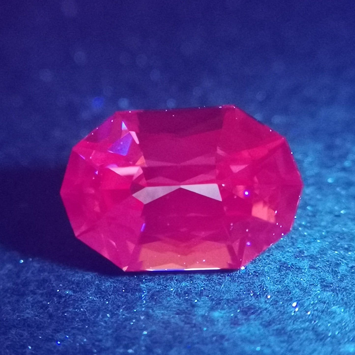 新カットカプセルシザース!色、透明度、カットが揃った マラヤガーネット 2.375ct