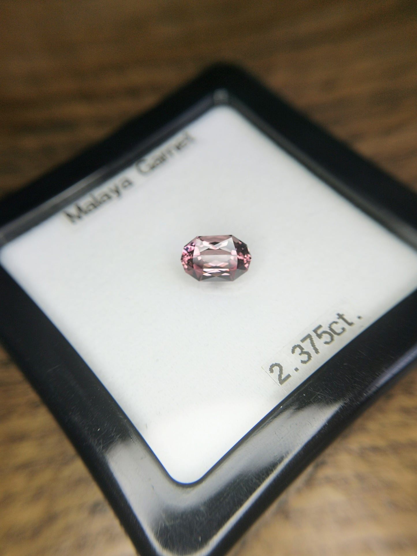 新カットカプセルシザース!色、透明度、カットが揃った マラヤガーネット 2.375ct