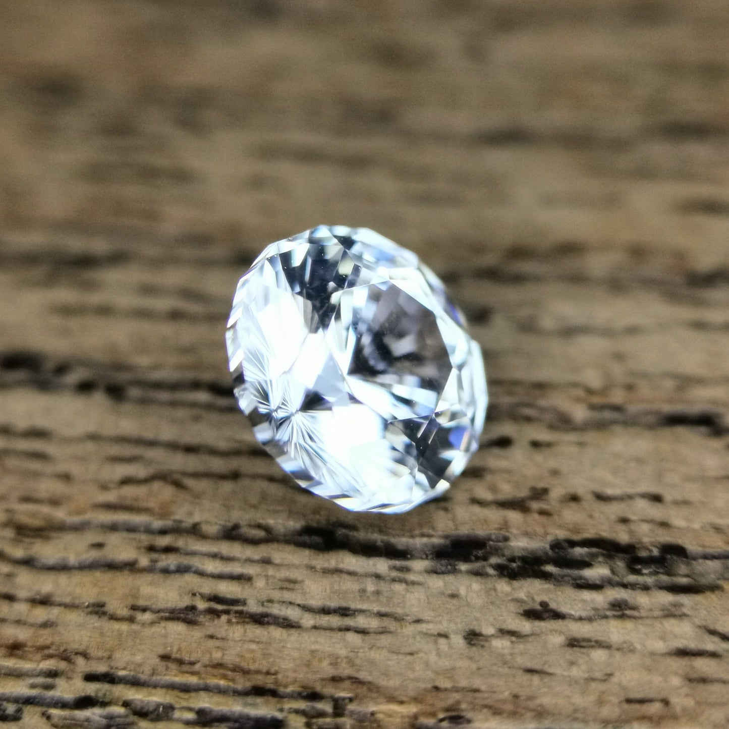 ジルコンは特に似合う、横から見ても美しいナリカーカット カラーレスジルコン 0.95ct