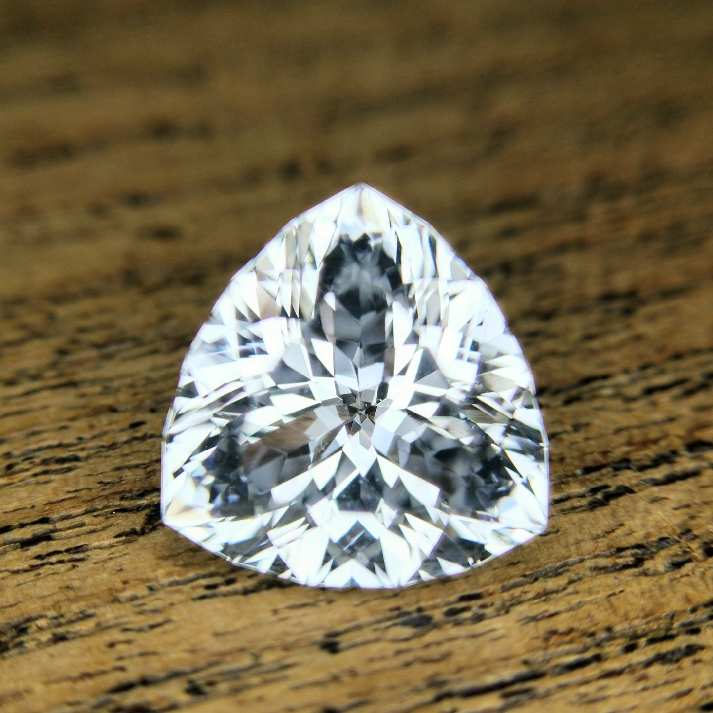 透明度が高く非常に綺麗なトリリアント ダンビュライト 4.955ct