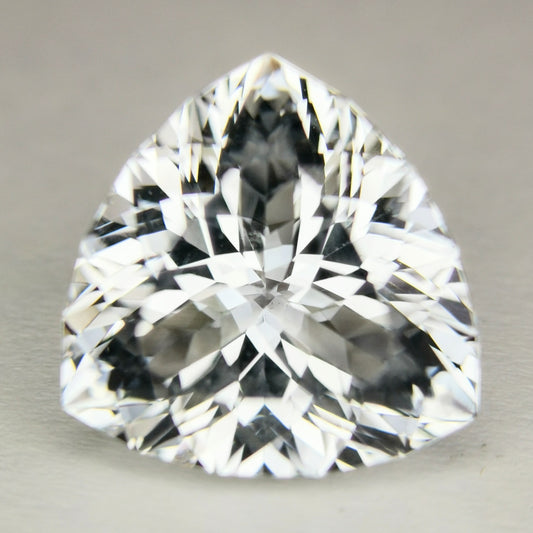透明度が高く非常に綺麗なトリリアント ダンビュライト 4.955ct