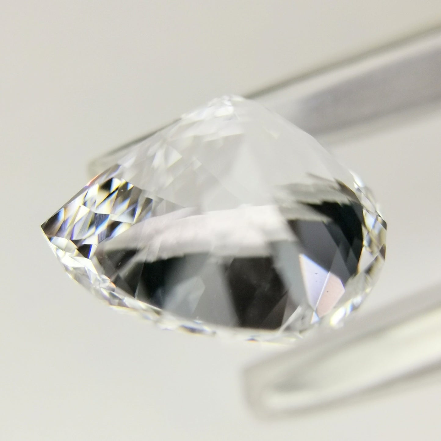 透明度が高く非常に綺麗なトリリアント ダンビュライト 4.955ct