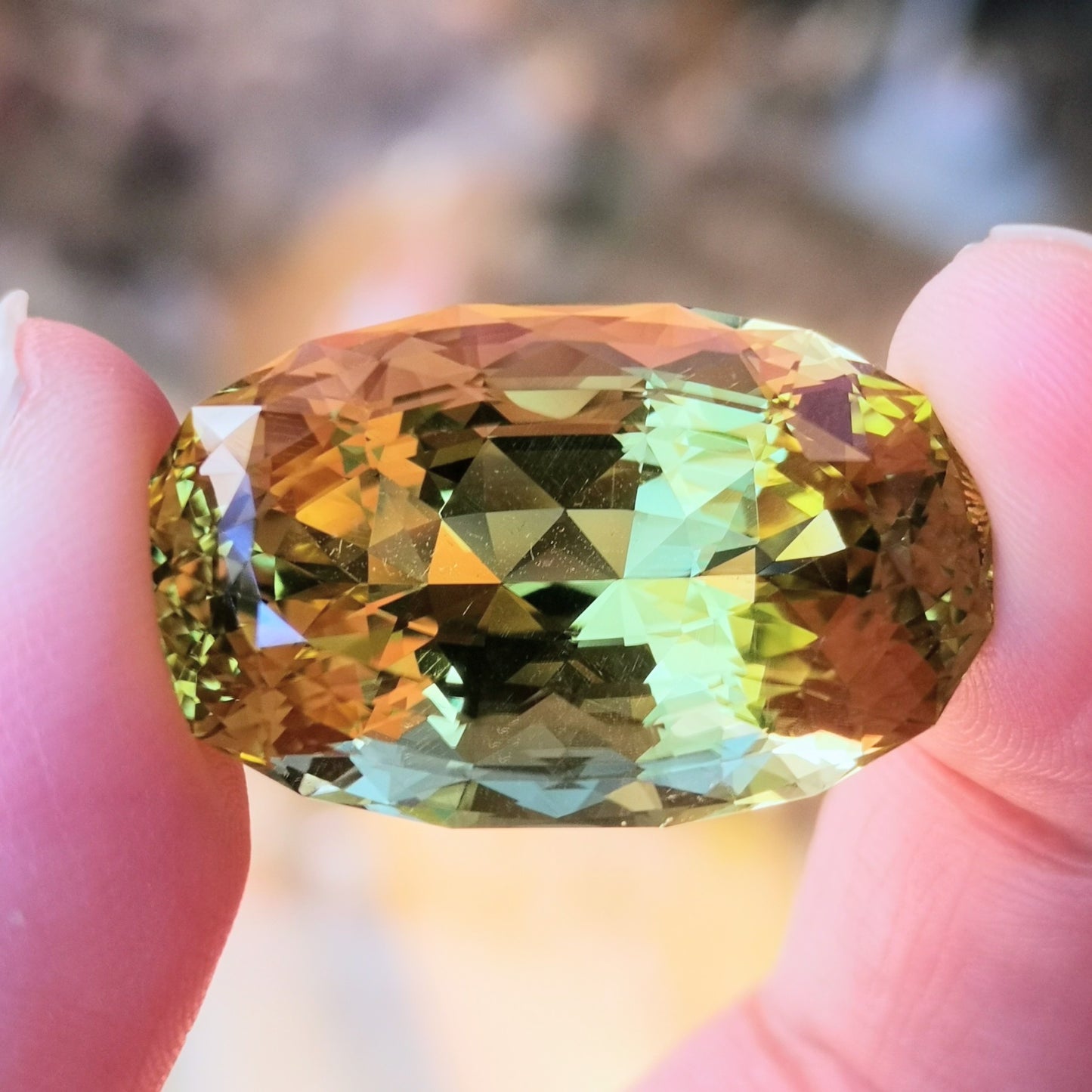 レモンクオーツ 46.27ct / レモン色の綺麗な発色と横長オーバル