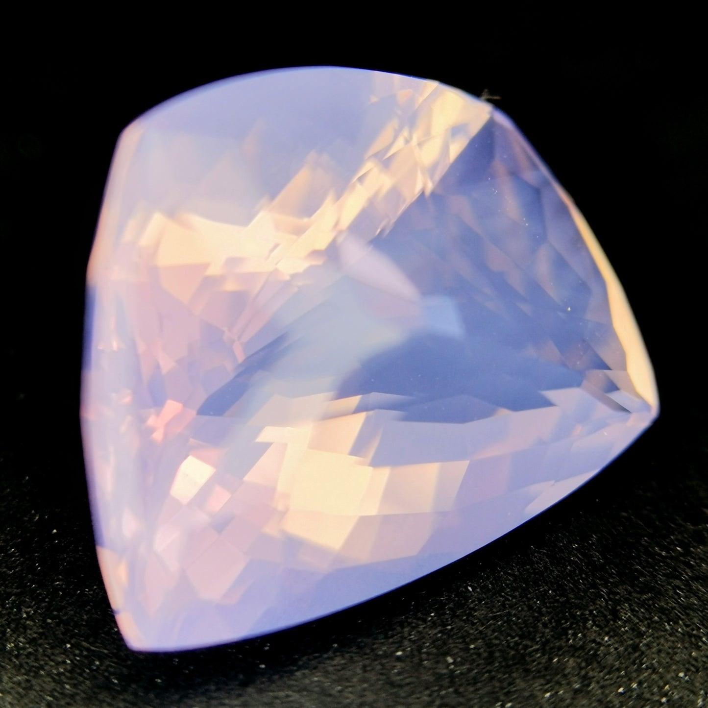 ミルキーアメジスト 6.943ct / ゲオちゃんの特殊カット、唯一無二の仕掛けが!?