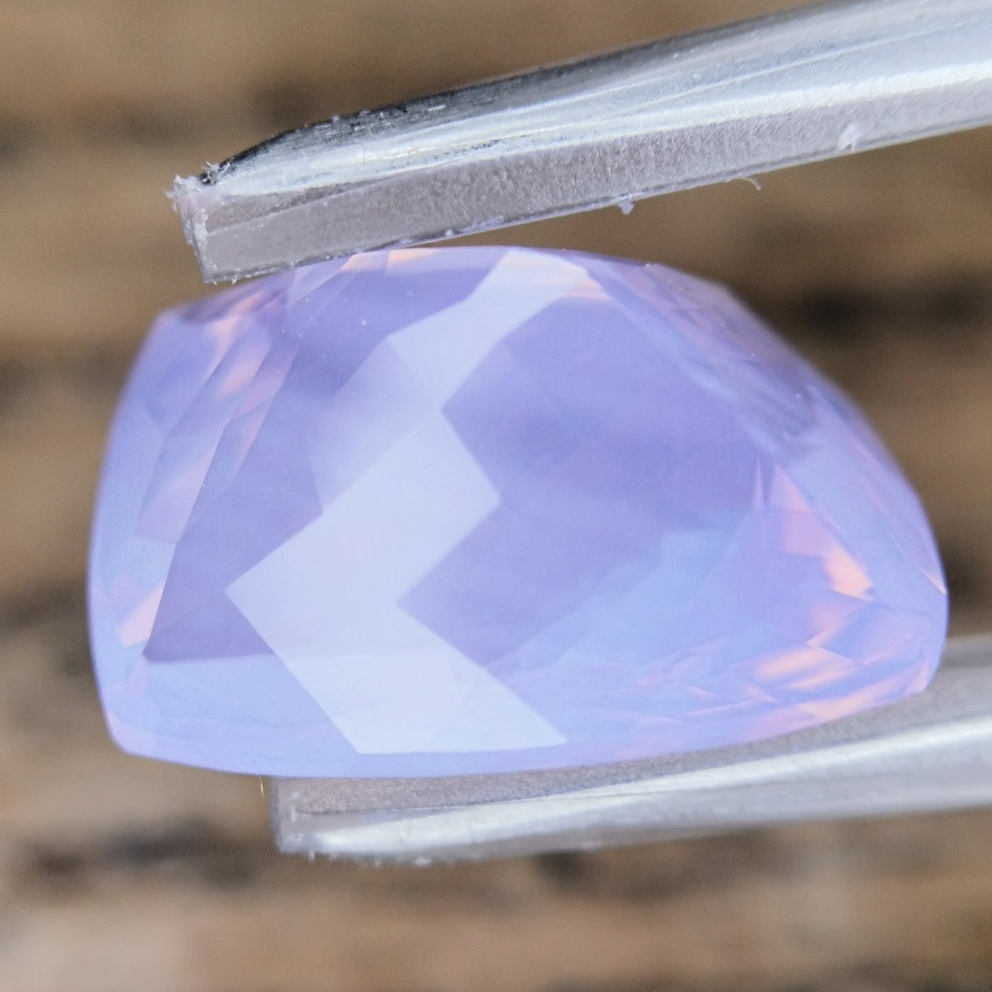 ミルキーアメジスト 6.943ct / ゲオちゃんの特殊カット、唯一無二の仕掛けが!?