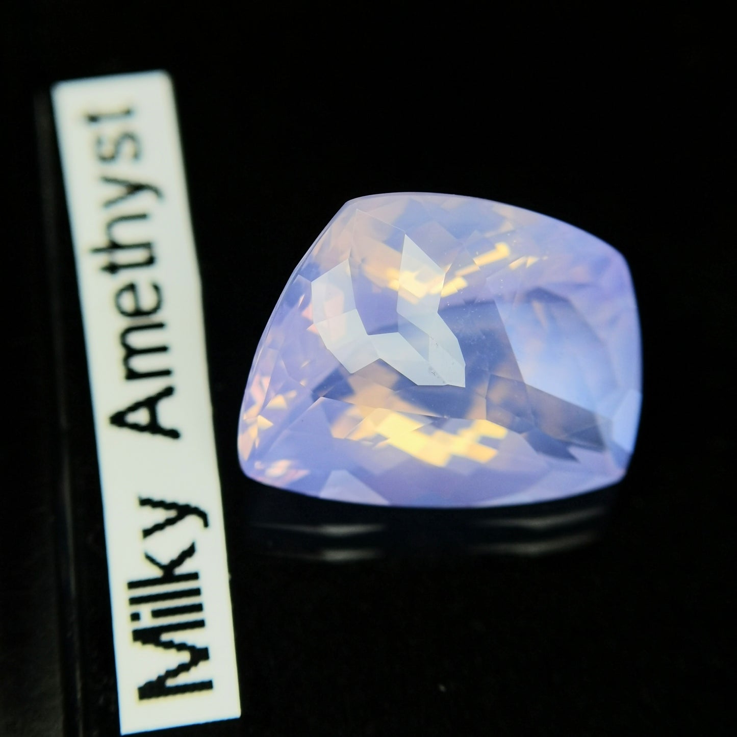 ミルキーアメジスト 6.943ct / ゲオちゃんの特殊カット、唯一無二の仕掛けが!?