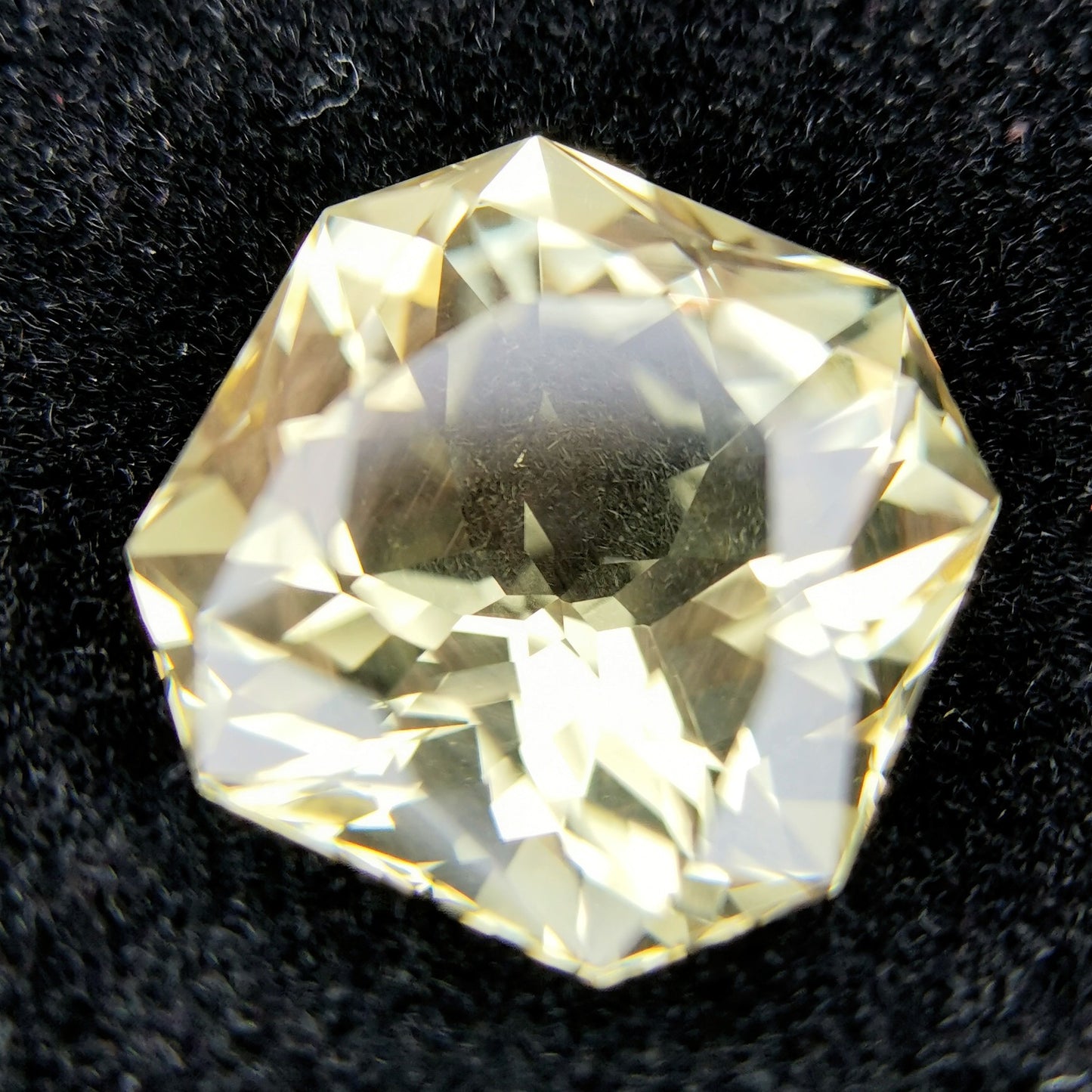 ラブブラドライト 9.418ct / 師匠による八角形の美しいゴールデンラブラド