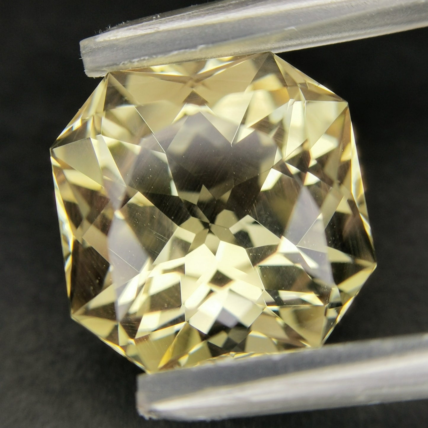 ラブブラドライト 9.418ct / 師匠による八角形の美しいゴールデンラブラド