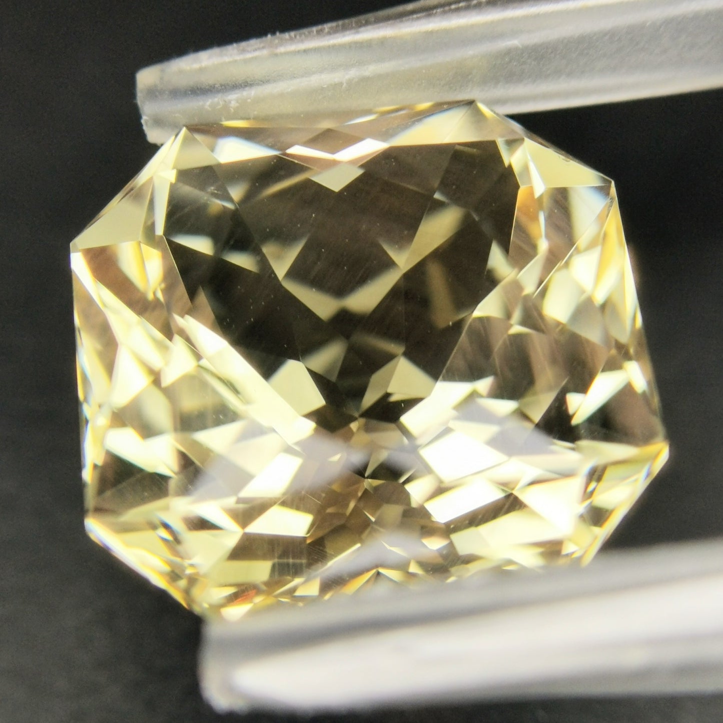 ラブブラドライト 9.418ct / 師匠による八角形の美しいゴールデンラブラド