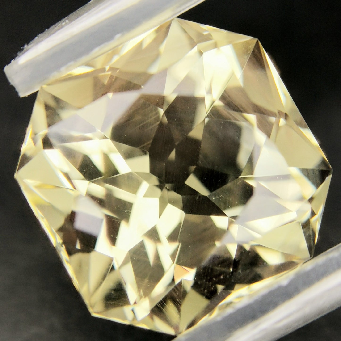 ラブブラドライト 9.418ct / 師匠による八角形の美しいゴールデンラブラド