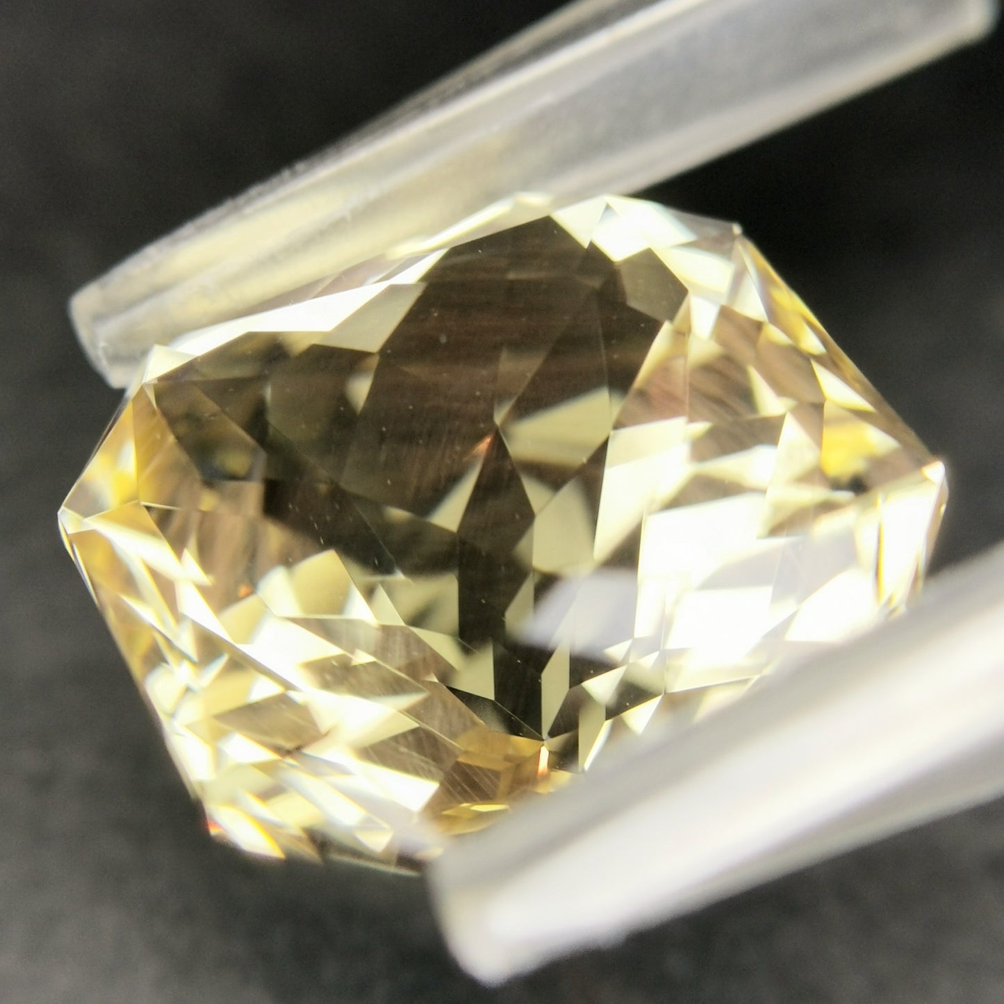 ラブブラドライト 9.418ct / 師匠による八角形の美しいゴールデンラブラド