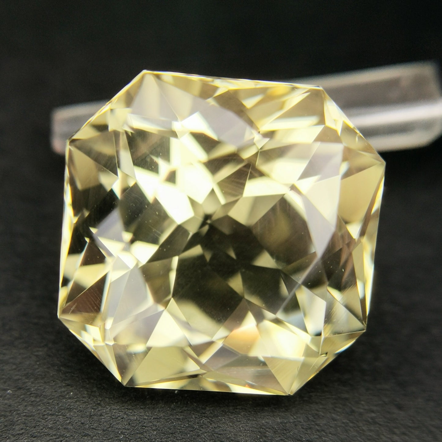 ラブブラドライト 9.418ct / 師匠による八角形の美しいゴールデンラブラド