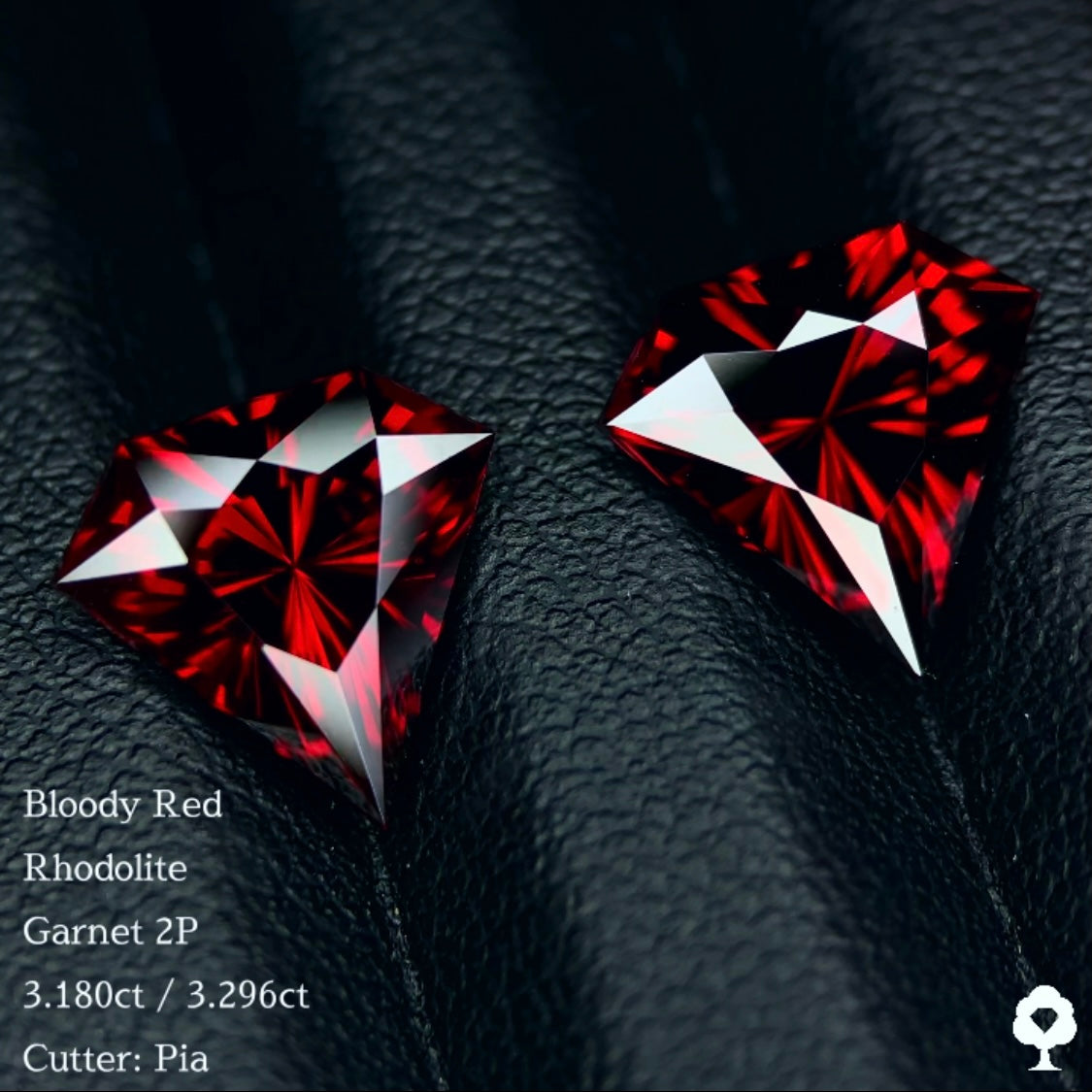 ブラッディーレッドロードライトガーネット 3.180ct / 3.296ct ペア 計6.476ct クッションマグネットケース付き