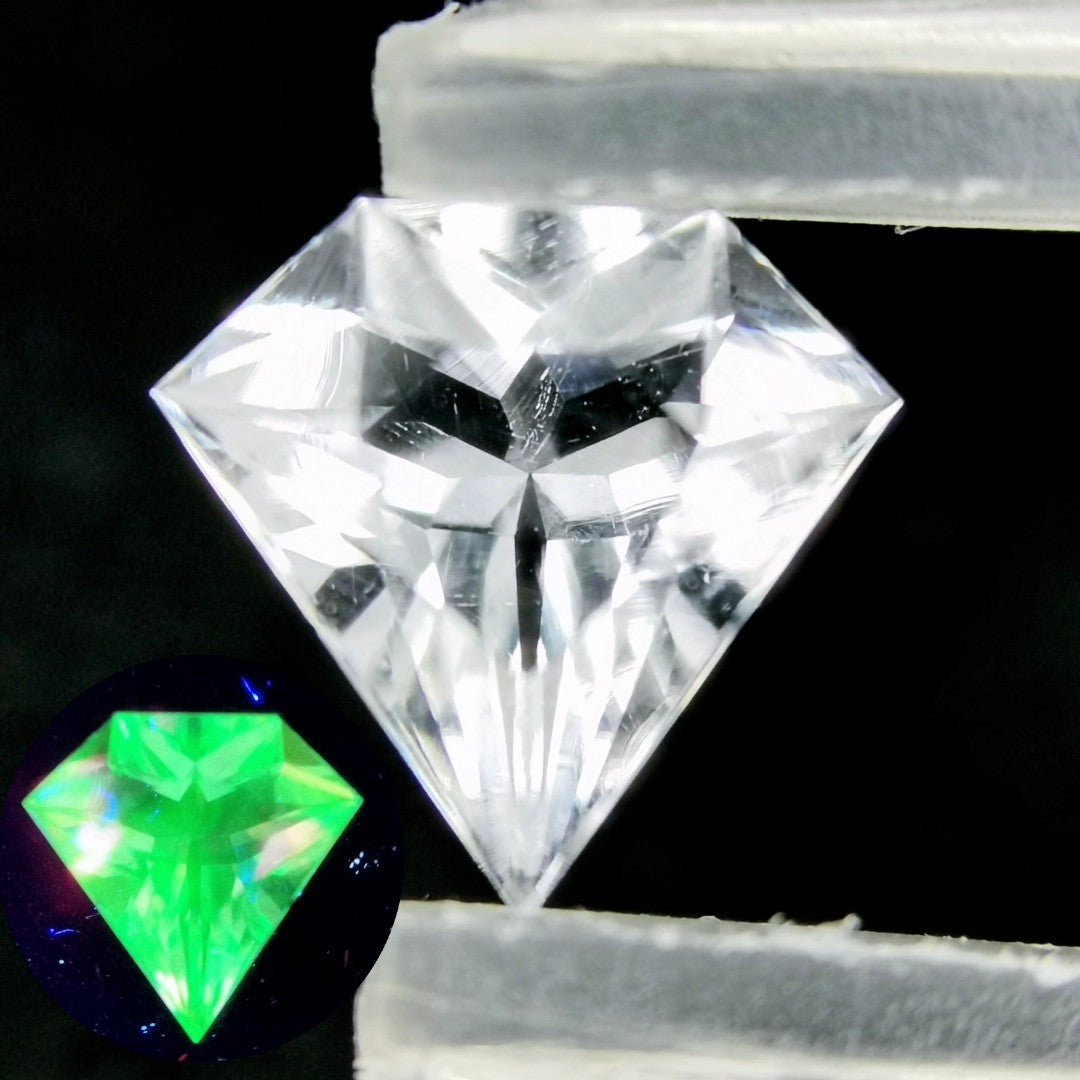 ハイアライトオパール 0.455ct☆希少な結晶を贅沢な宝石形に仕上げた 