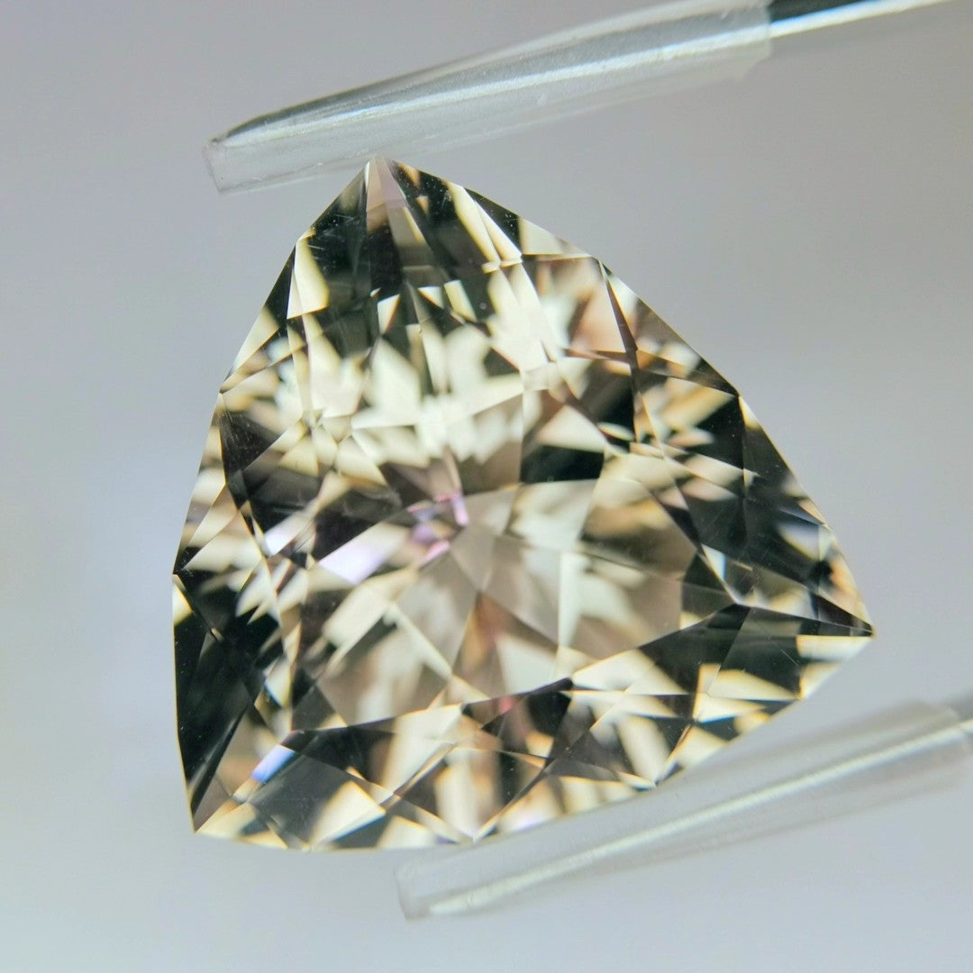スモーキークォーツ 25.94ct★オリジナルカット多い師匠の正統トリリアント