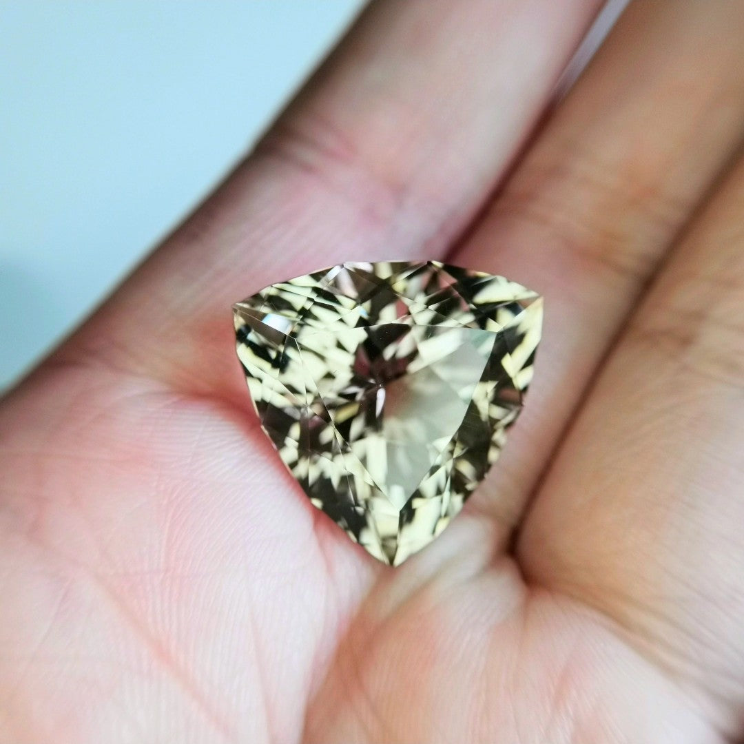 スモーキークォーツ 25.94ct★オリジナルカット多い師匠の正統トリリアント