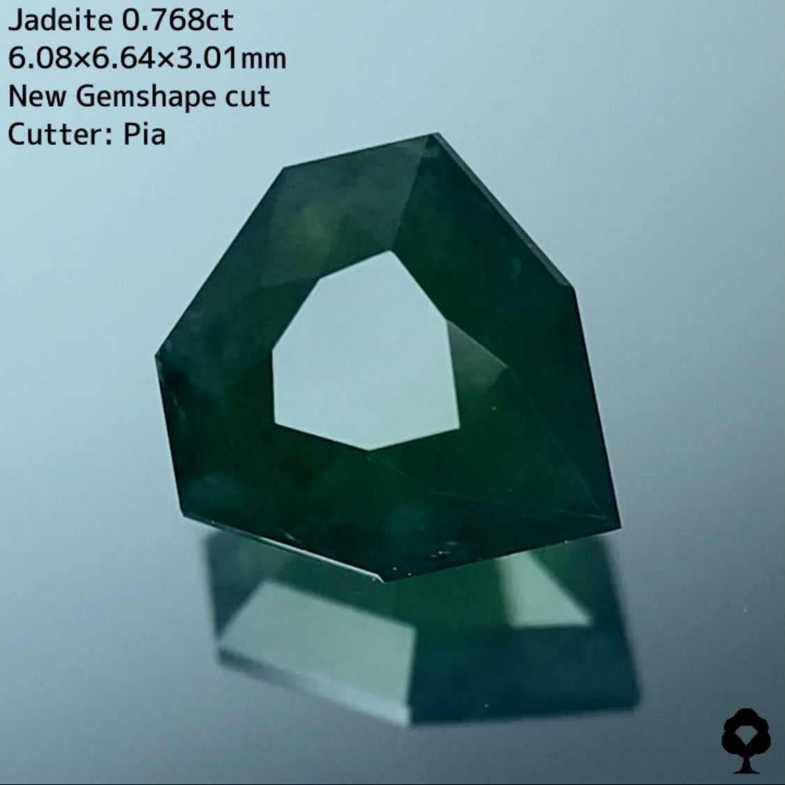 濃厚な美深緑のヒスイがナント新宝石型カットに★ヒスイ(翡翠)0.768ct【2ZBご利用可】
