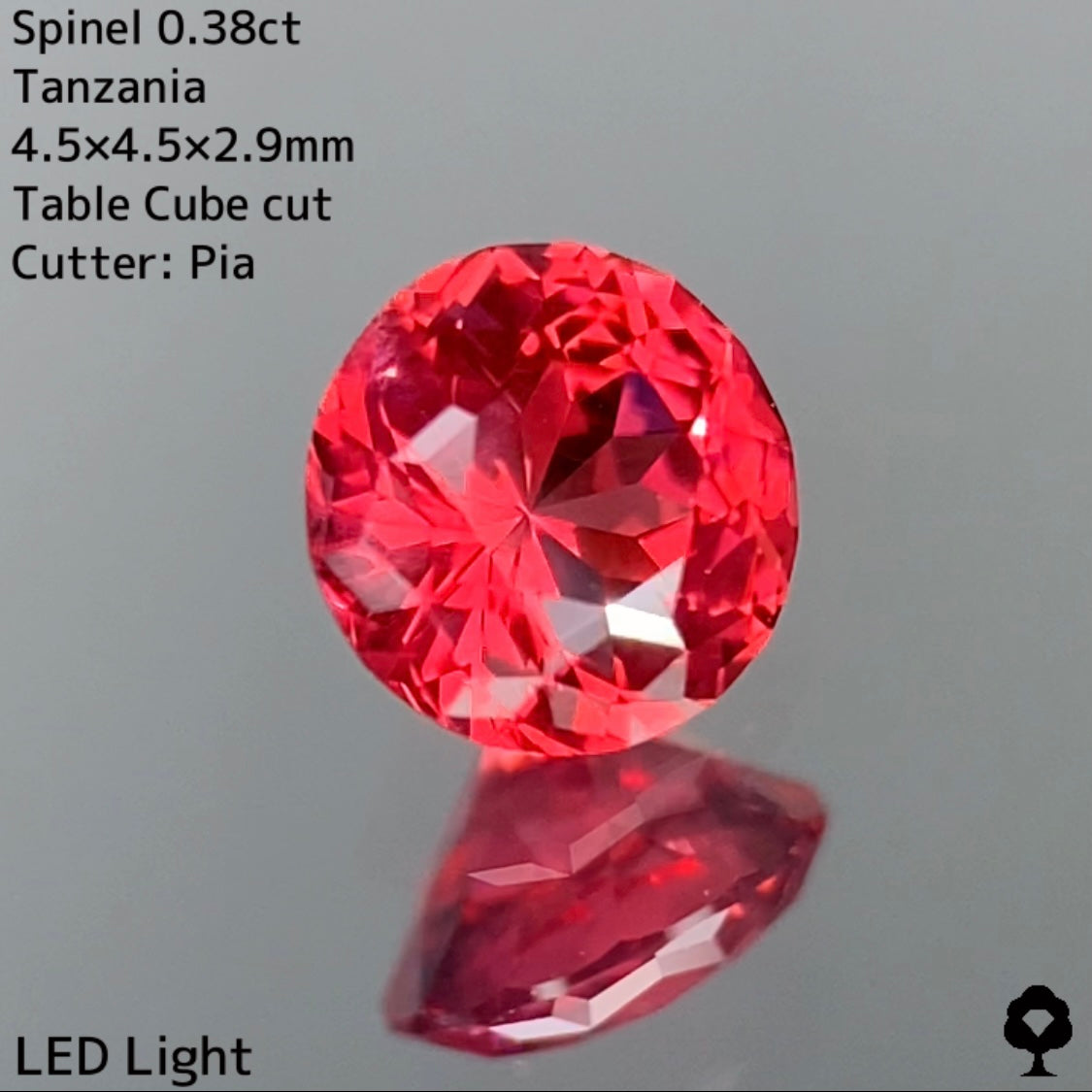 レッド・オレンジの中間の濃厚で華やかな超美色のテーブルキューブカット★スピネル 0.384ct タンザニア産【5ZBご利用可】