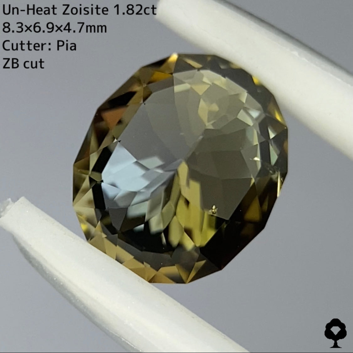 ゴールドとグリーンとの多色感がたまらない色合いのZBカット★非加熱ゾイサイト 1.82ct