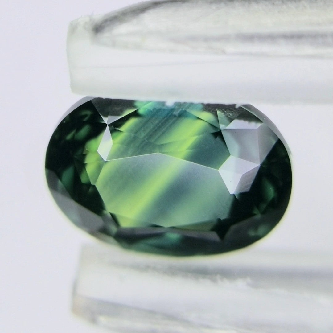 グリニッシュブルーサファイア 0.752ct★バンカチャ産のカラーバンド面白い美結晶