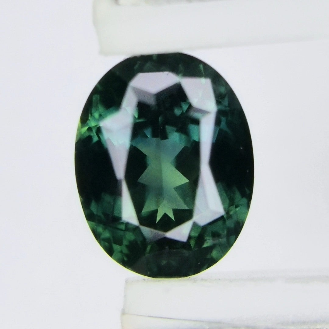 グリニッシュブルーサファイア 0.752ct★バンカチャ産のカラーバンド面白い美結晶