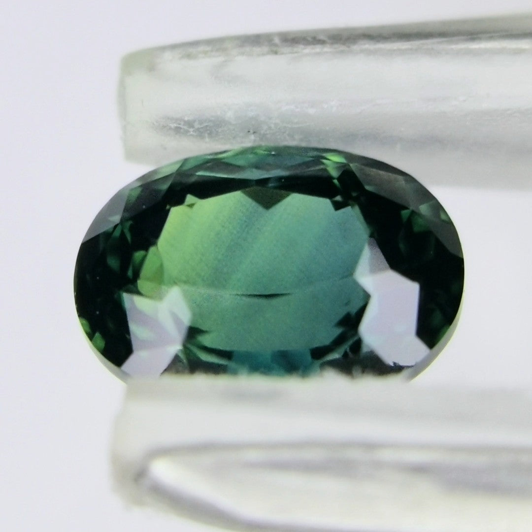 グリニッシュブルーサファイア 0.752ct★バンカチャ産のカラーバンド面白い美結晶