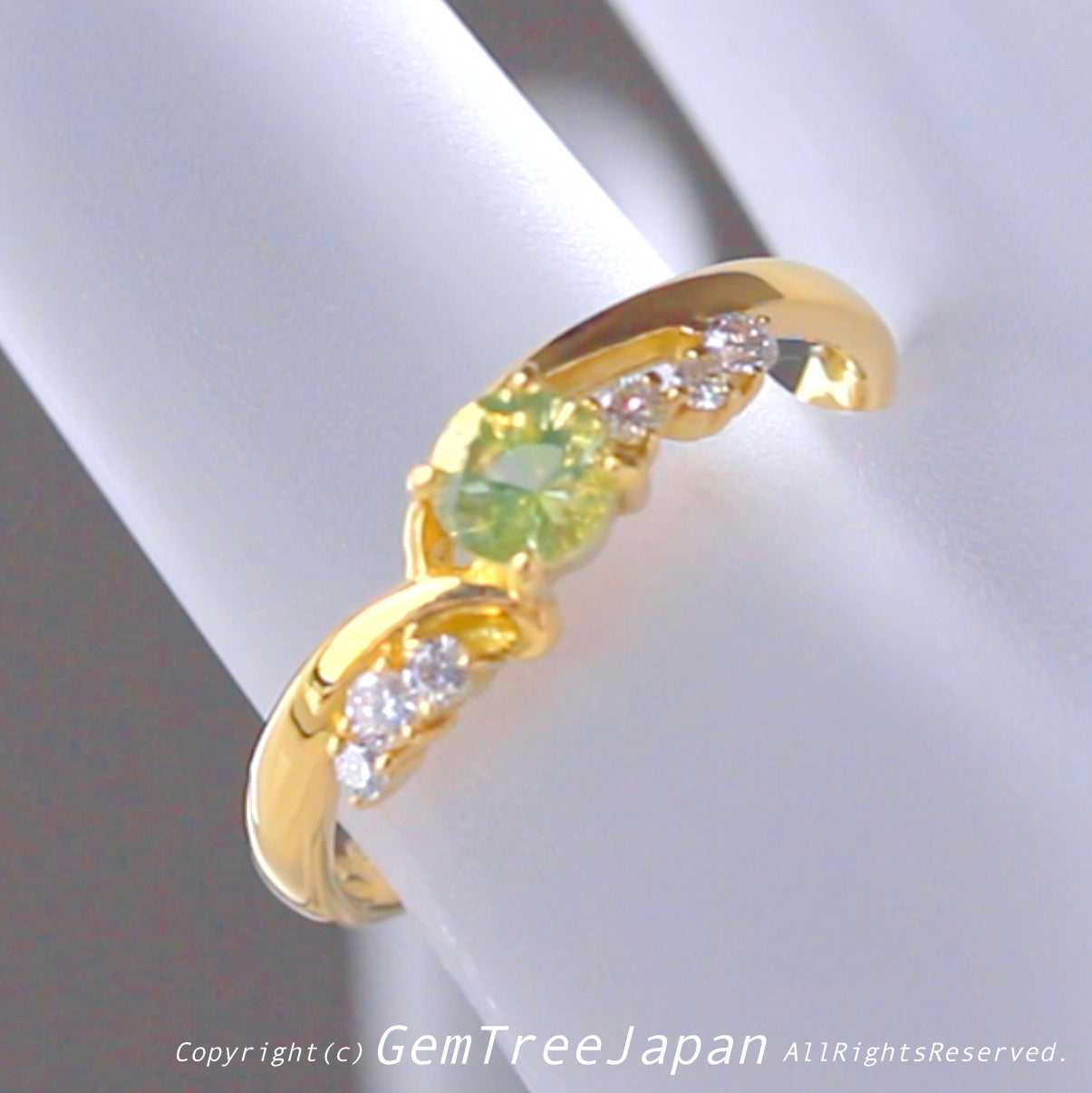 こちらはナント【大感謝祭50%OFF❗️】びっくり級の蛍光反応❗️ハイヤライトオパール0.19ct イエローゴールドリング💍