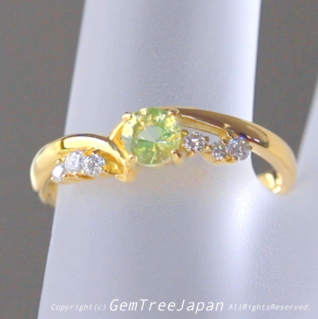 こちらはナント【大感謝祭50%OFF❗️】びっくり級の蛍光反応❗️ハイヤライトオパール0.19ct イエローゴールドリング💍