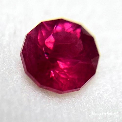 価値あるビルマ産ルビーをファンシーカット(12角形)で仕上げました💖0.340ct/ピアっちゃん作品