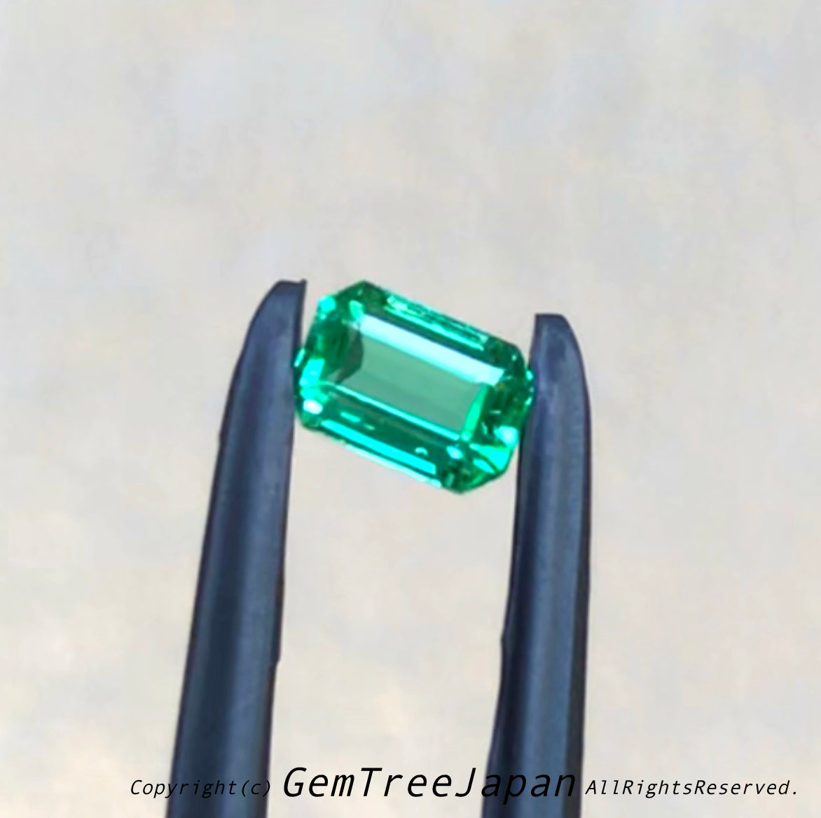 抜群の透明度と特有のネオン感✨コロンビア産ノンオイルエメラルド0.44ct