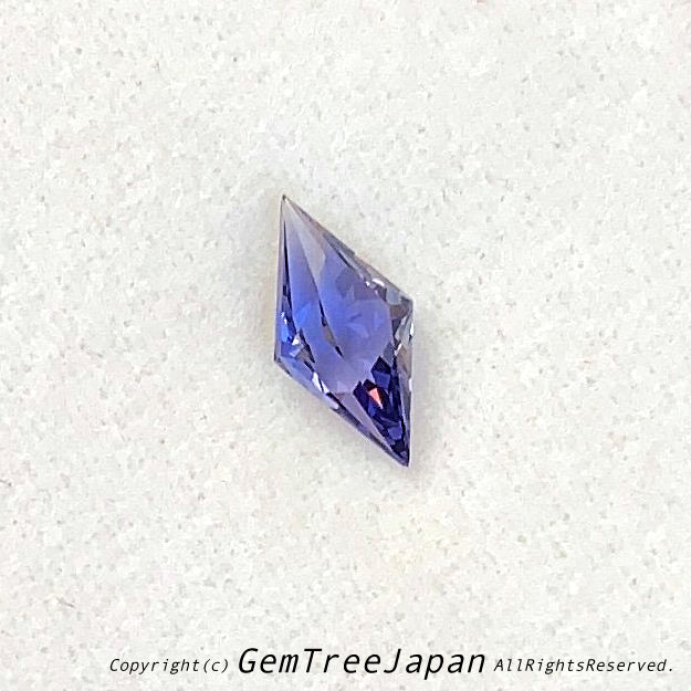【小粒でも凄いぞ❗️シリーズ】カッコ良すぎるアイオライト0.46ct✨11/17お昼Live配信商品⚡️ピアっちゃん作品💎