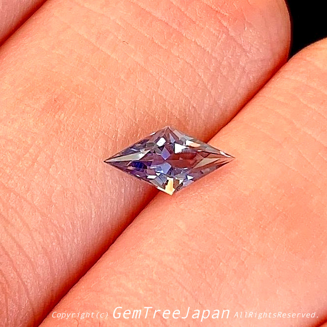 【小粒でも凄いぞ❗️シリーズ】カッコ良すぎるアイオライト0.46ct✨11/17お昼Live配信商品⚡️ピアっちゃん作品💎