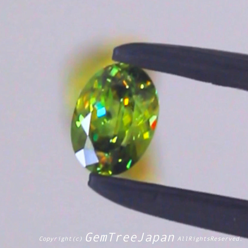 とにかく素晴らしいネオングリーン❗️小さくたって価値の高い逸品✨マダガスカル産スフェーン0.61ct💎