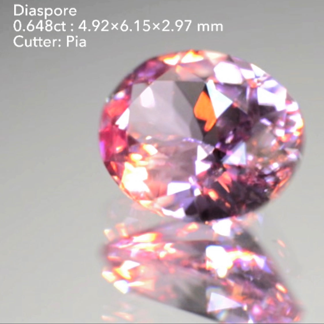 カラフルファイアーをちりばめたキラキラのガラス光沢✨パープルピンクダイアスポア0.648ct★ピアッちゃん作品