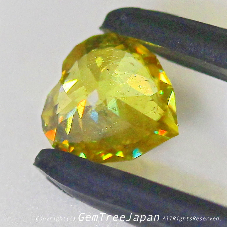 『2個ぽっきり』“ファンシーハート”のマダガスカルスフェーン💎こちらは0.66ctです✨11/16Live配信⚡️ピアっちゃん作品
