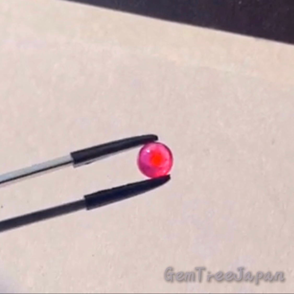 ビルマ産ルビー0.866ct💎社長夫妻作品のカボションシリーズ✨
