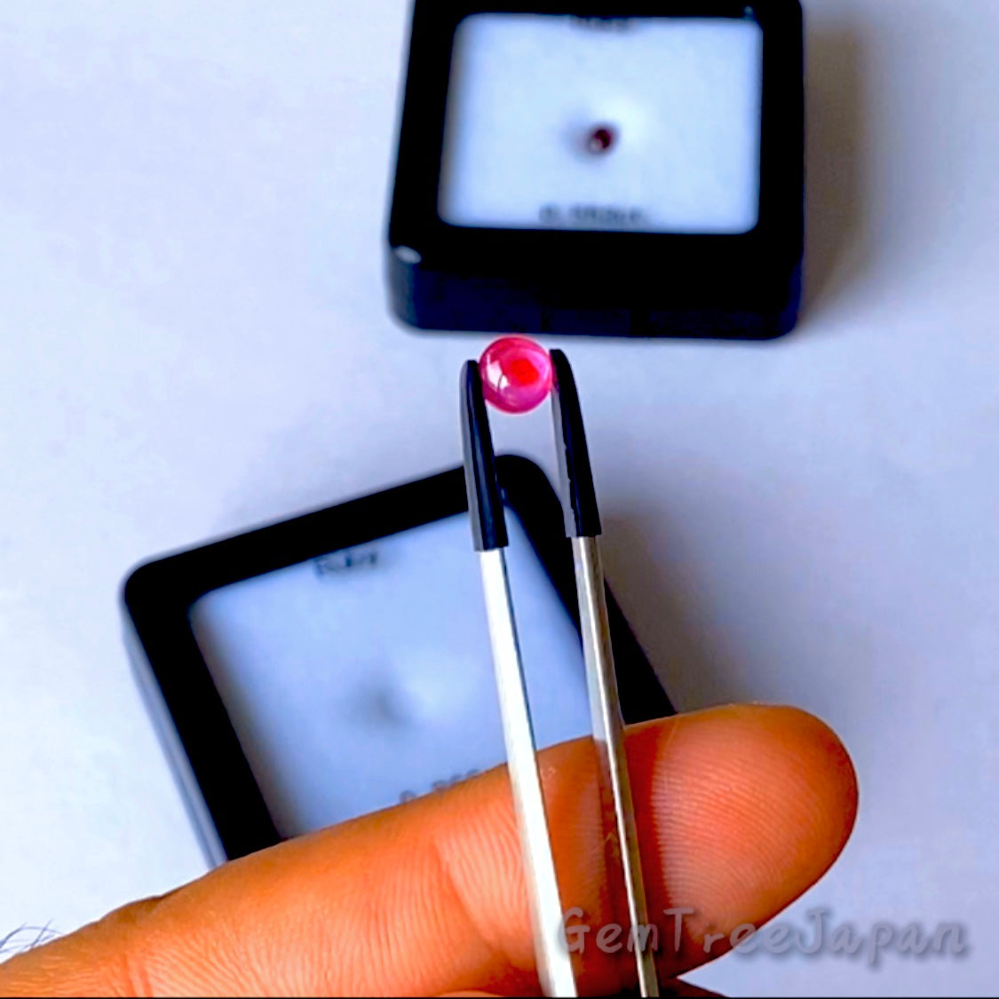 ビルマ産ルビー0.866ct💎社長夫妻作品のカボションシリーズ✨