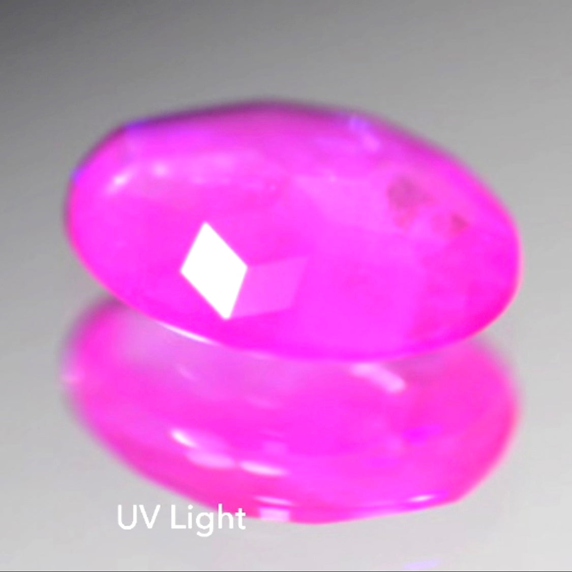 新キューブカットを施した雰囲気抜群のビルマ産ピンクサファイア0.900ct★ ゲオちゃん作品