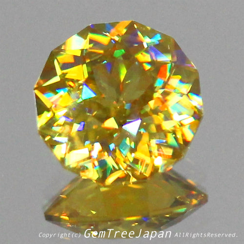 この完成度の高さ「ヤバい」です❗️スーパー万華鏡スフェーン🌟ファンシーラウンド0.99ct✨✨✨ピアっちゃんの凄腕さを感じます👍