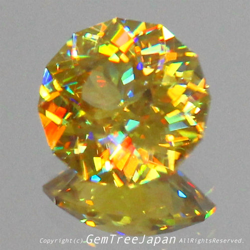 この完成度の高さ「ヤバい」です❗️スーパー万華鏡スフェーン🌟ファンシーラウンド0.99ct✨✨✨ピアっちゃんの凄腕さを感じます👍