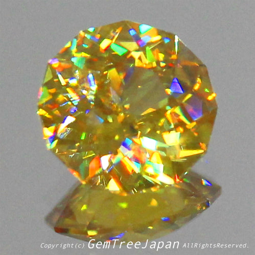 この完成度の高さ「ヤバい」です❗️スーパー万華鏡スフェーン🌟ファンシーラウンド0.99ct✨✨✨ピアっちゃんの凄腕さを感じます👍