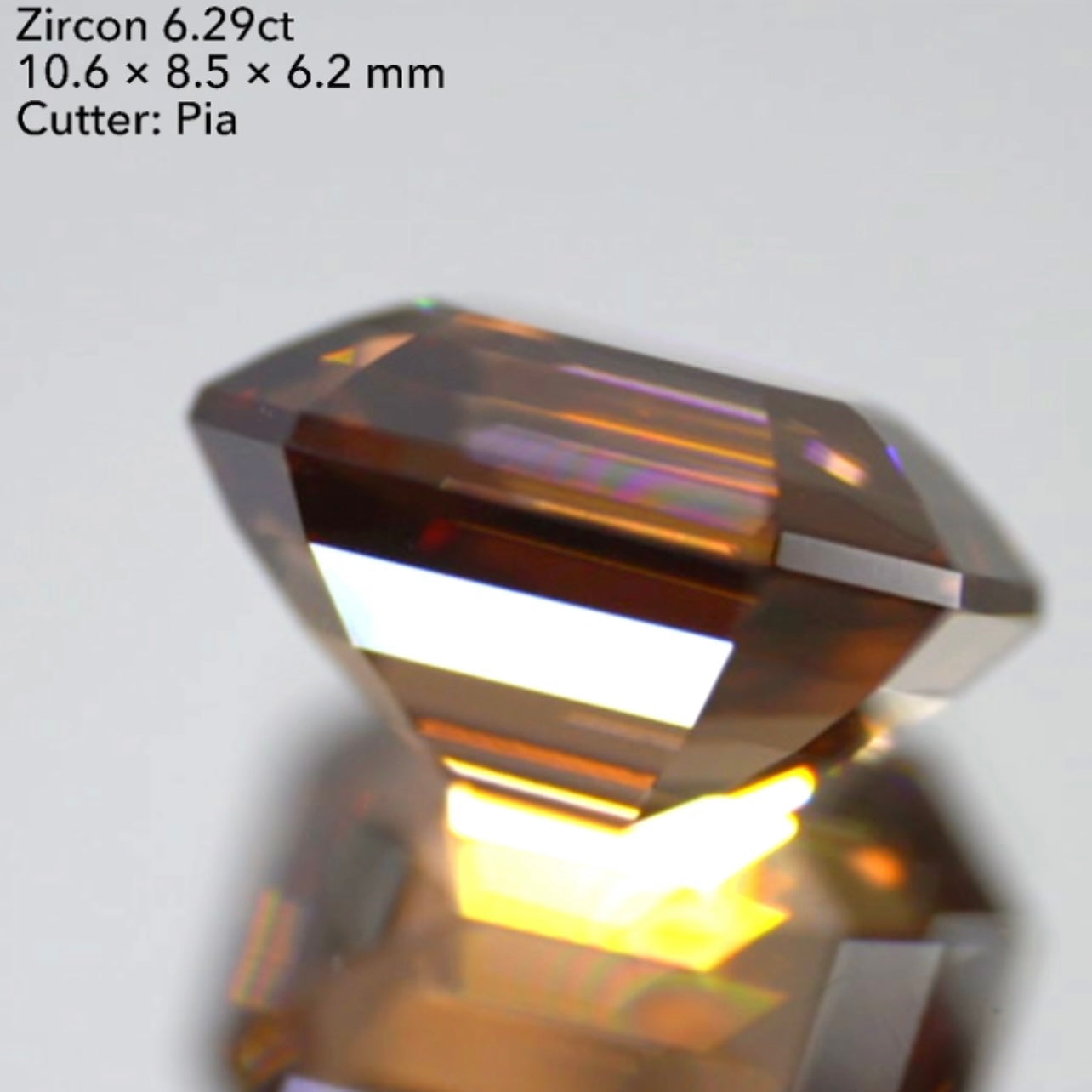 魅力ポイント満載👌美色&カラフルファイアー✨大粒非加熱ジルコン6.29ct💎ピアッちゃん作品👍