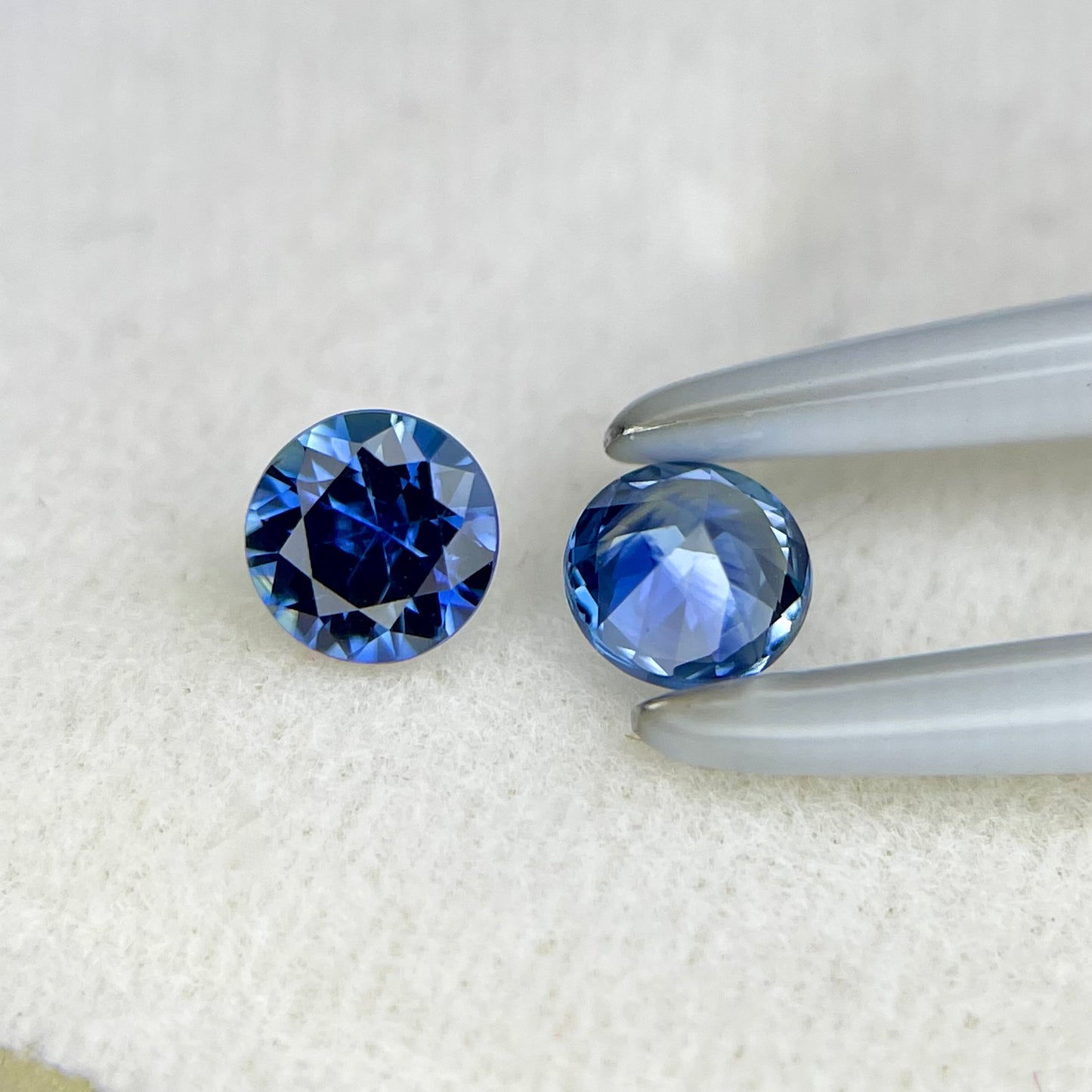 王道ラウンドでお楽しみあれ💙💙💙超イイカラー❣️コーンフラワーブルーサファイア0.212ct/0.216ct⚪️ピアッちゃん作品【コランダム(&スピネル)祭いよいよスタート❗】