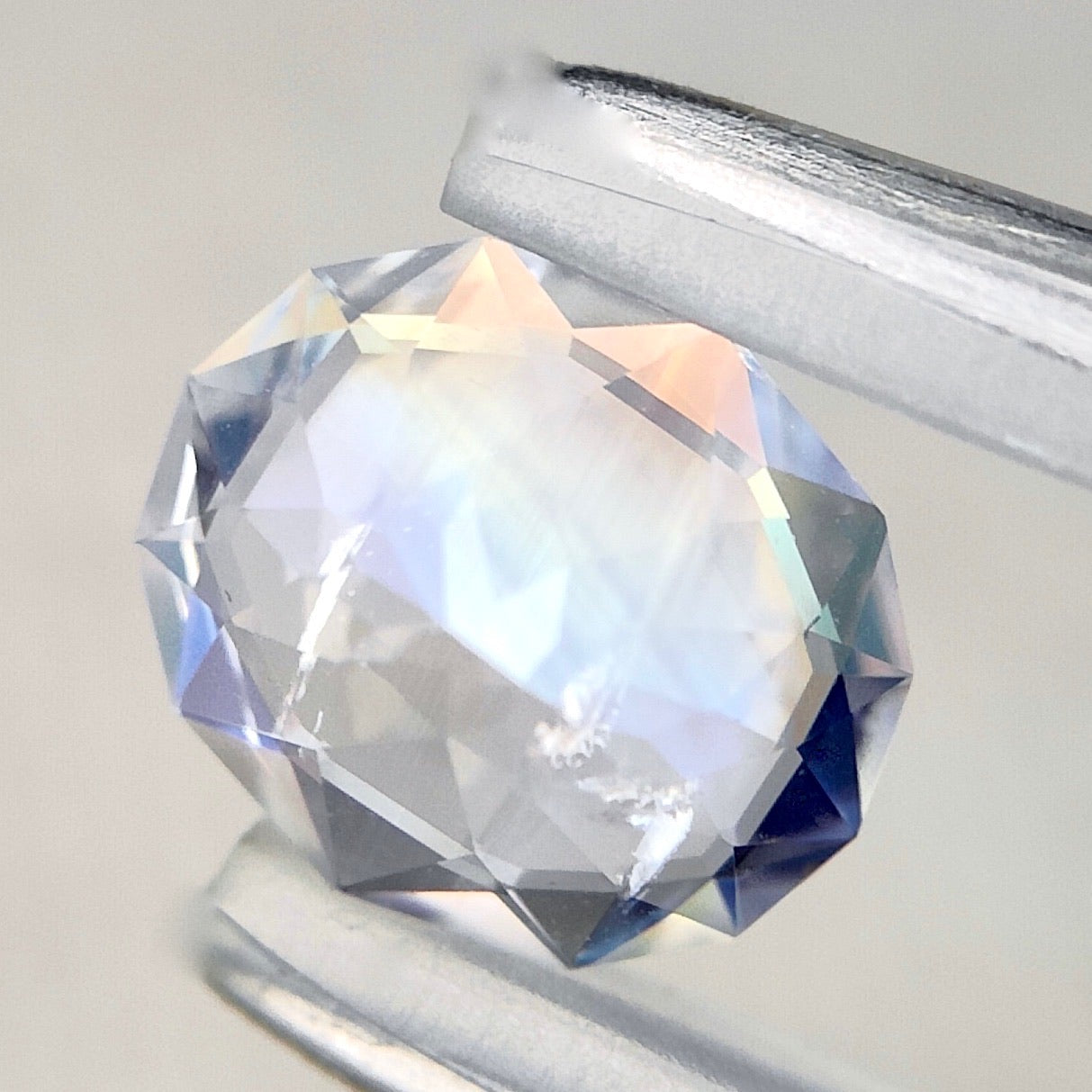 💎✖️8✨宝石形が見えるピアッちゃん新カット💎インクル見えるこの結晶感が幻想的🦄レインボームーンストーン1.400ct